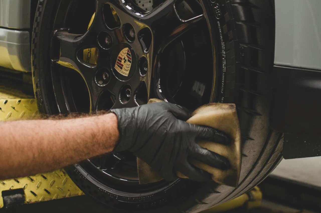 Detailing des jantes à Belley – décontamination, polissage et protection